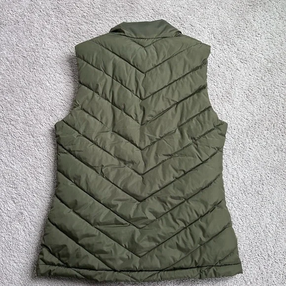 Gap Women’s Olive Green Zip Up Puffer Vest Size Extra Small - Picture 6 of 6